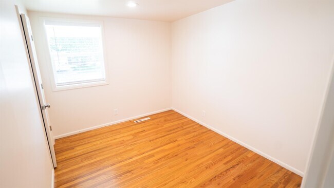 Building Photo - 5558 S Somerset Way