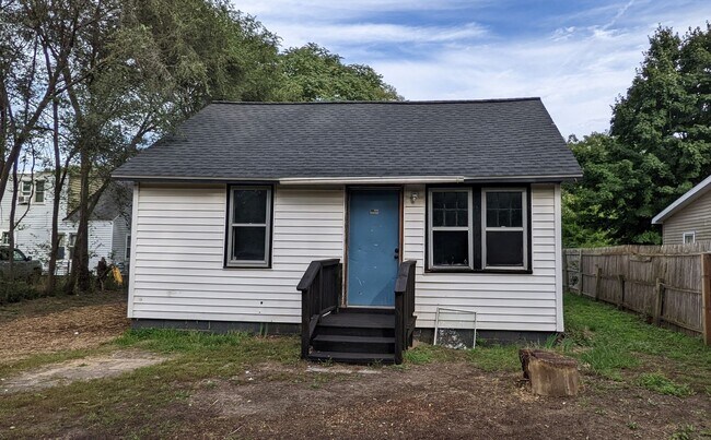 Primary Photo - 2696 Vulcan St