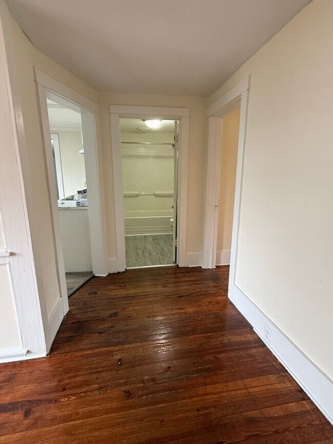 Building Photo - 31 Chapel St