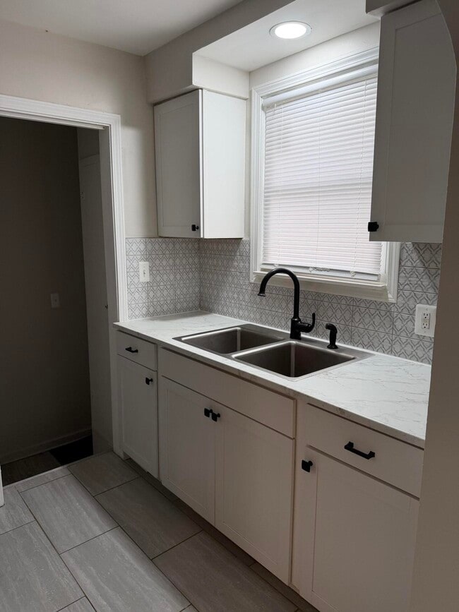 Building Photo - 20202 Washtenaw St