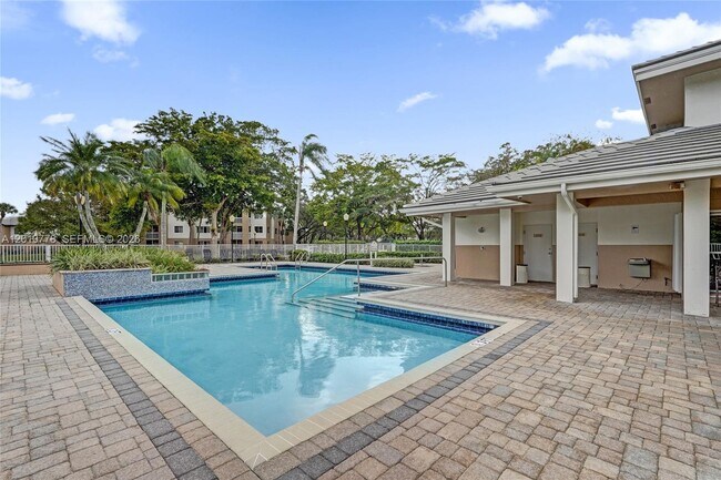 Building Photo - 9901 Westview Dr