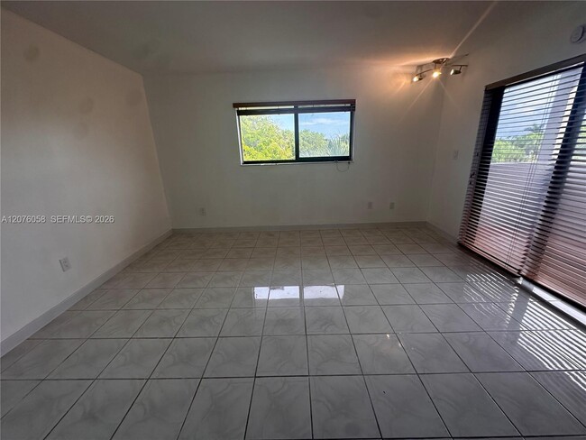 Building Photo - 8810 SW 132nd Pl