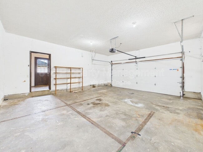 Building Photo - 3929 S Carriage Ln