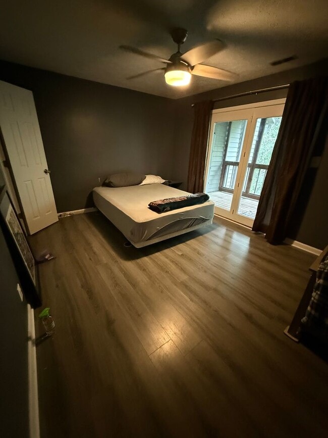 Building Photo - Furnished 2-Bedroom Condo at Eagle Pointe