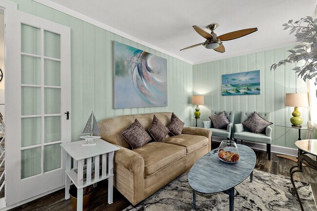 Primary Photo - 6 Rohde Ave