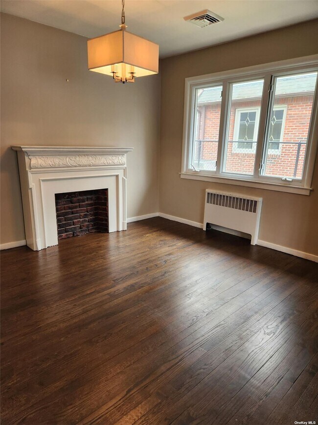 Building Photo - 14 Oakwood Rd