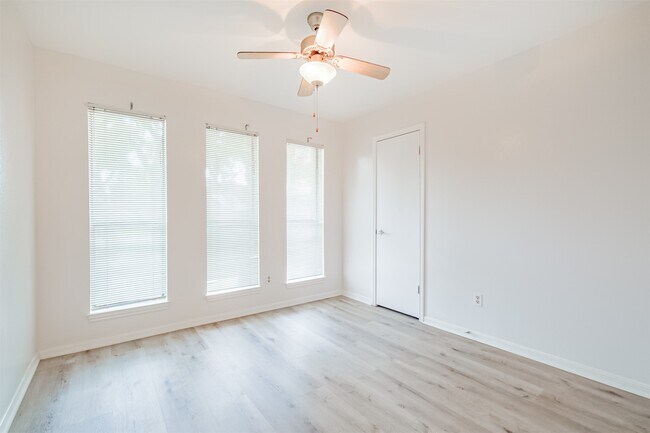 Building Photo - 2815 Arrowhead Dr