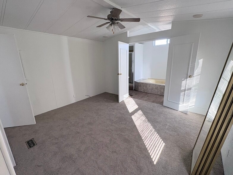 Building Photo - 2230 N Whispering Pnes Dr