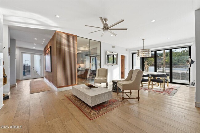 Building Photo - 3112 E Palo Verde Dr