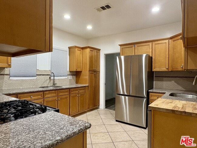 Building Photo - 124 N Mansfield Ave