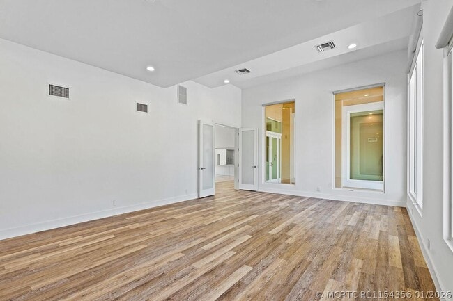Building Photo - 533 E Alexander Palm Rd