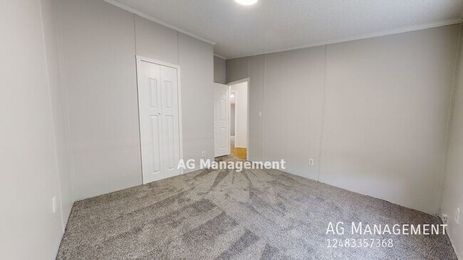 Building Photo - 45961 Jefferson Ave - Spacious & Stylish C...