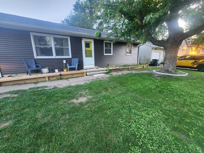 Building Photo - 1765 Valley Dr