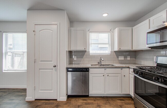 Building Photo - 752 Rd 5138