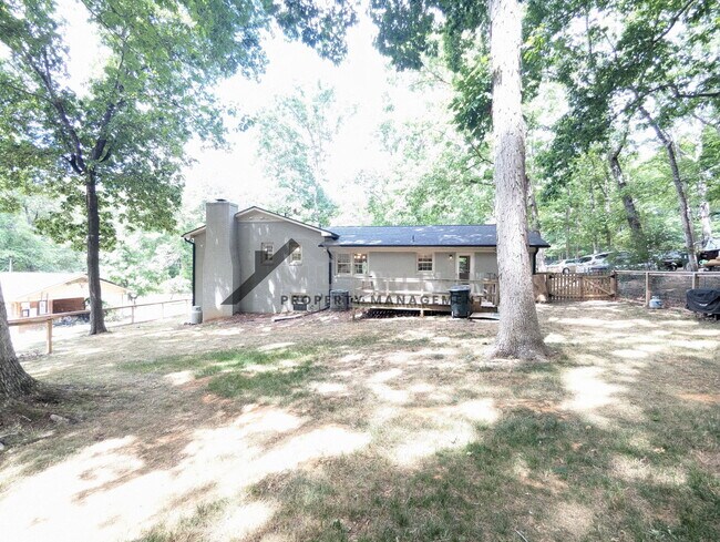 Building Photo - 6226 Dello St