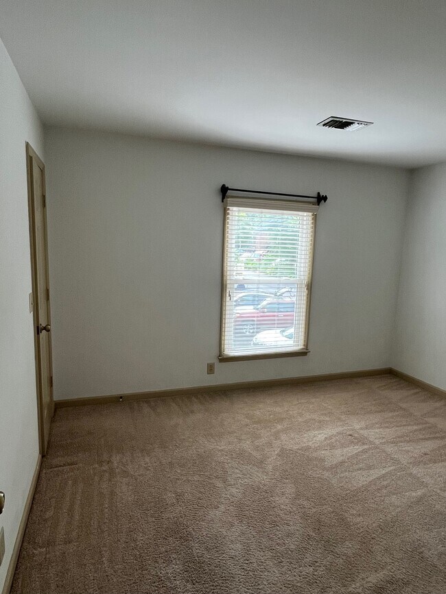 Building Photo - 2139 Acklen Ave