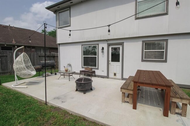 Building Photo - 319 Grand Isle Ln
