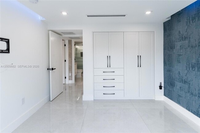 Building Photo - 5601 N Ocean Dr