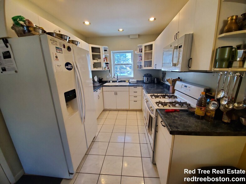 Building Photo - 162 Lake Shore Rd