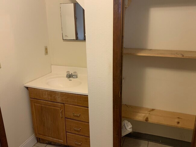 Bathroom - 1206 Lakeview Ave