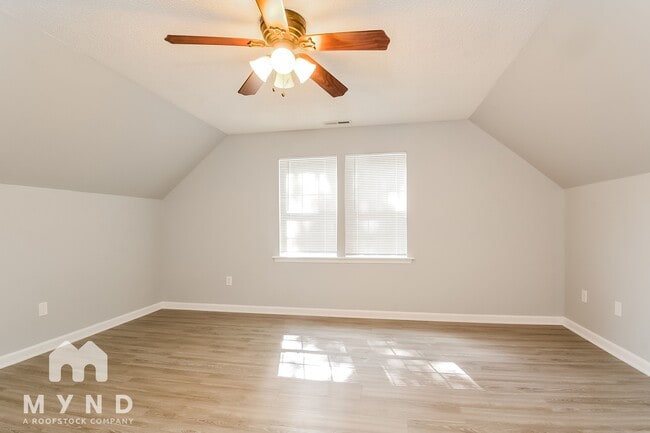 Building Photo - 1008 Roundtable Ct