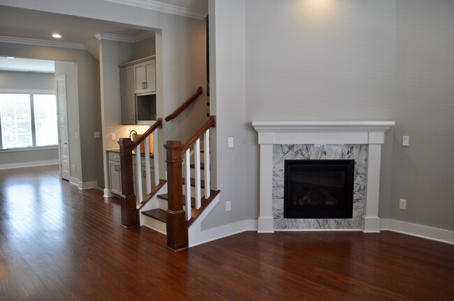 Building Photo - 4 Bedroom | 3.5 Bath Townhouse in Raleigh