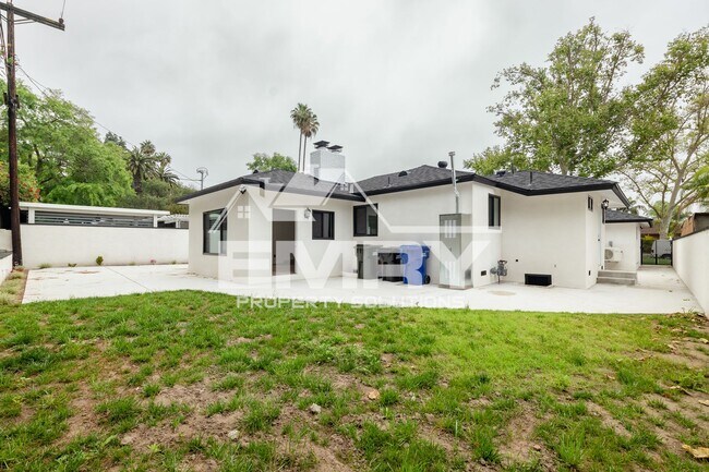 Building Photo - Amazing Deal 3 Bed 2 Bath House Plus ADU in Arrington Ave Downey