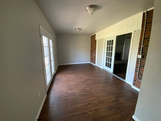 Building Photo - 3 bedroom 2 bath with bonus rooms - Bethany Schools!