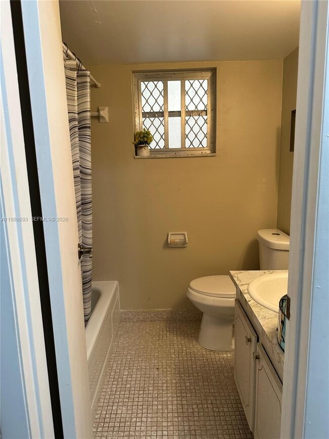 Building Photo - 410 SE 2nd St