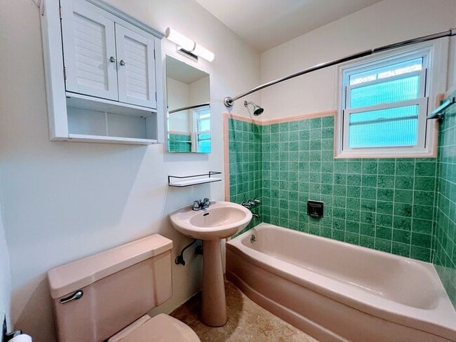 Building Photo - 3 Bed, 2 Bath, 2 Car Garage with Ocean Vie...