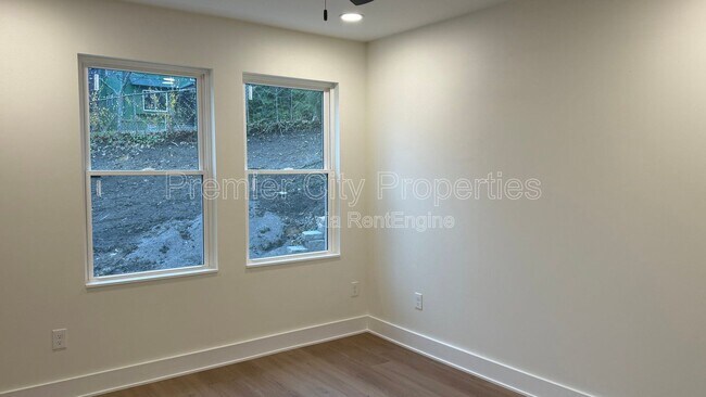 Building Photo - 240 Mcgregor Ave