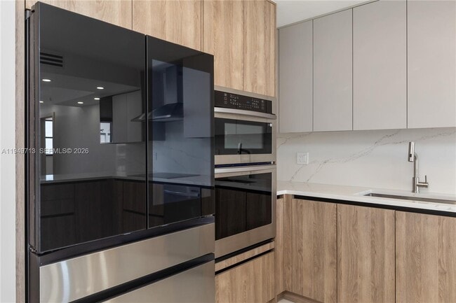 Building Photo - 2401 S Ocean Dr