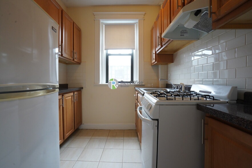 Building Photo - 1152 Commonwealth Ave