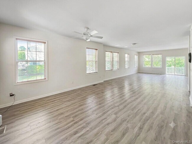 Building Photo - 61 N River Dr