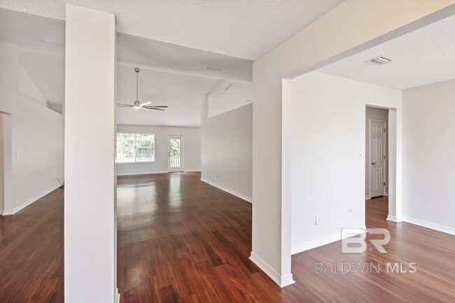 Building Photo - 157 Pemberton Loop