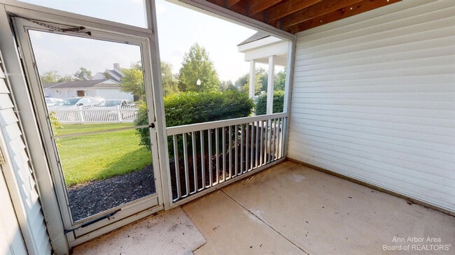 Building Photo - 2666 S Knightsbridge Cir