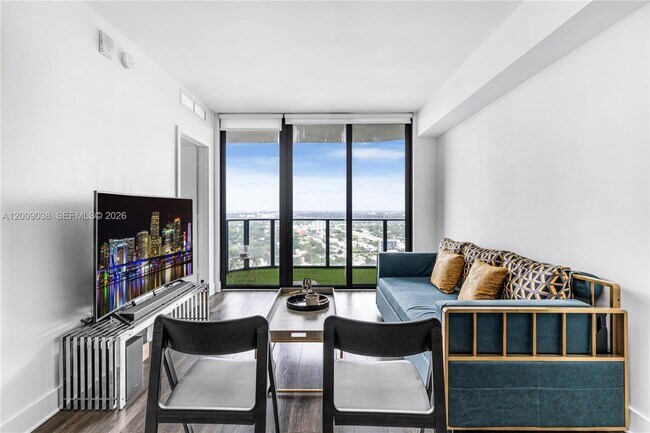 Building Photo - 121 NE 34th St