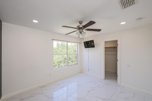 Building Photo - 12102 Ent Loop