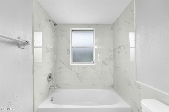 Building Photo - 2935 SE 15th Pl