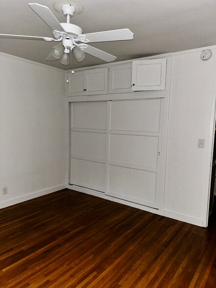 Building Photo - 1850 La Brea Ave