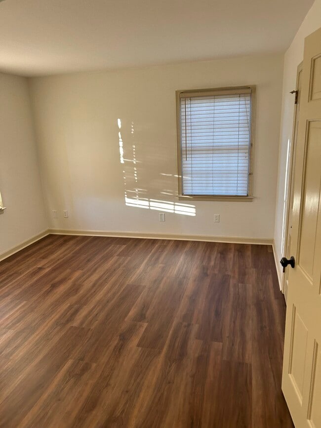 Building Photo - 6035 Riverside Dr