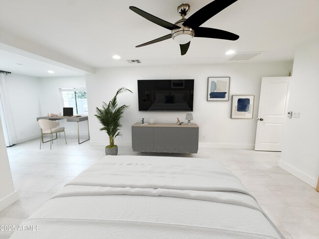 Building Photo - 6953 E Lafayette Blvd