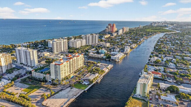 Building Photo - 3020 NE 32nd Ave