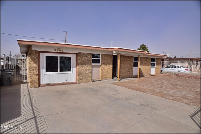 Building Photo - 9004 Acatlan Ln