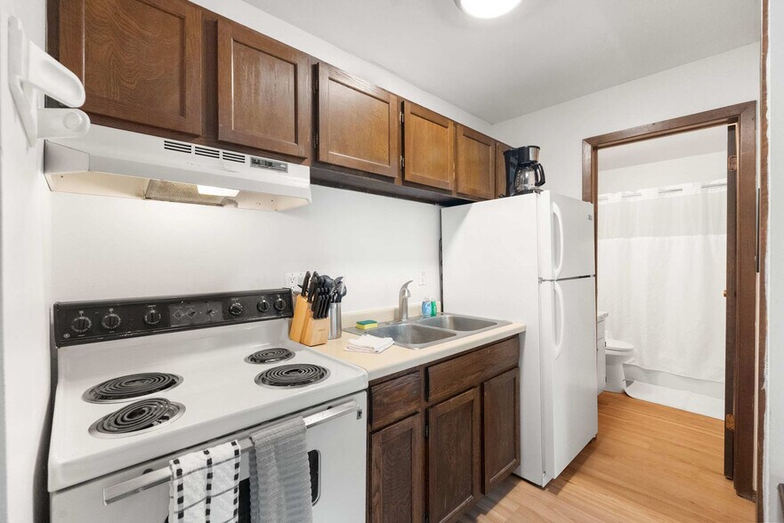 Building Photo - 2601 University Ave