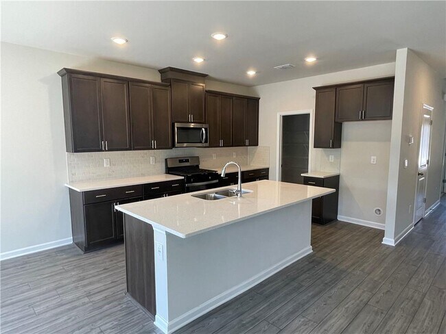 Building Photo - 128 Longleaf St