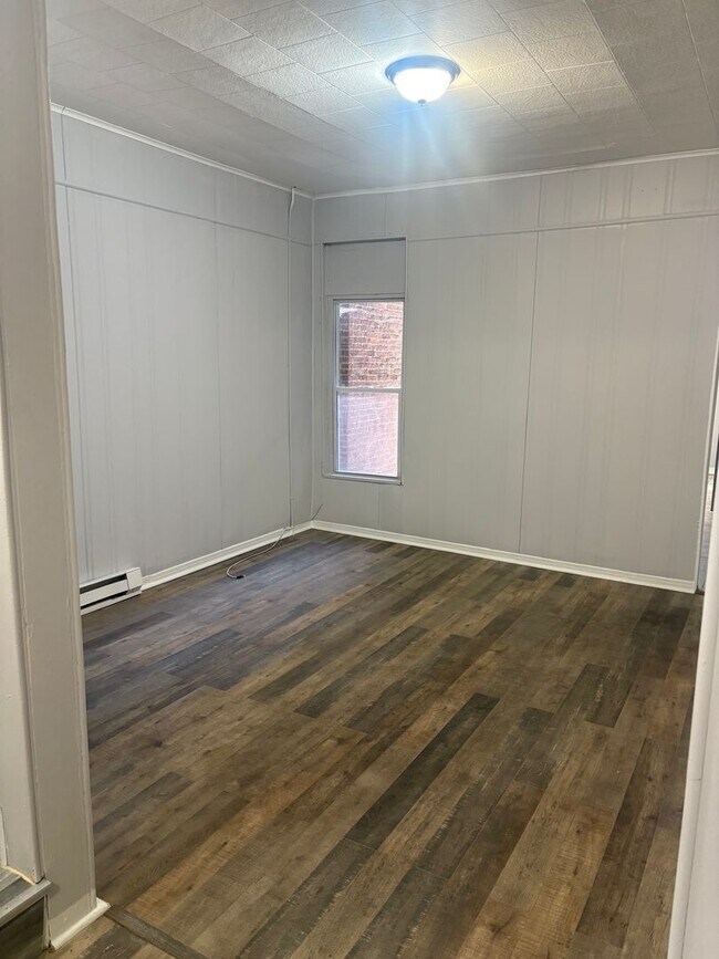 Building Photo - Available Now – Spacious 3-Bedroom Townhome in Baltimore City