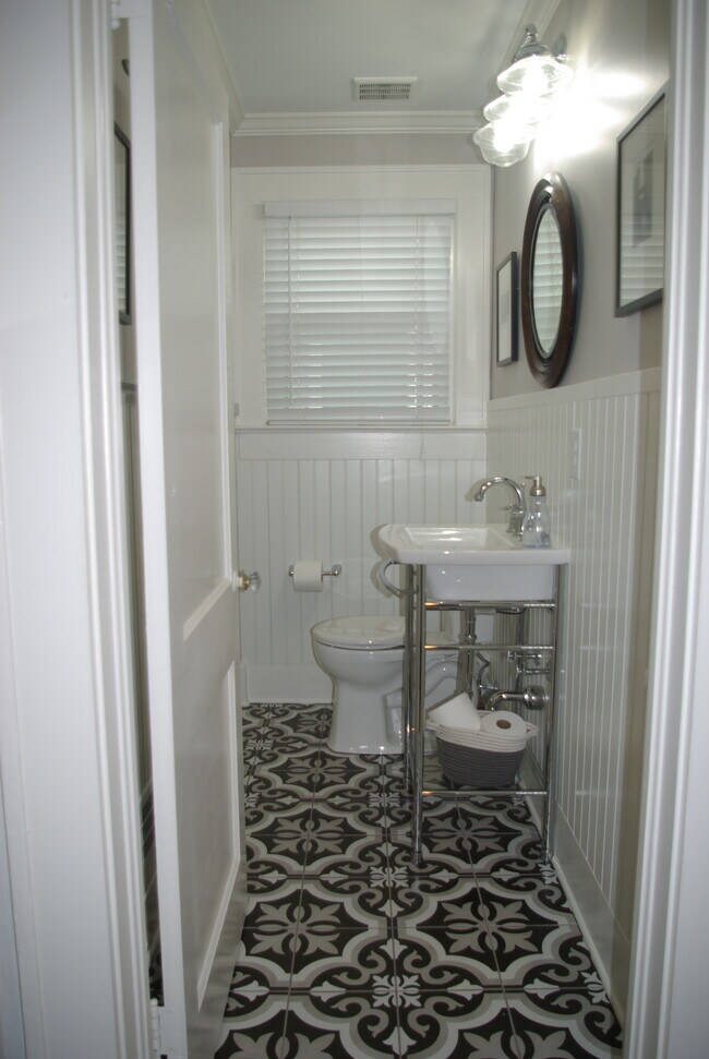 Building Photo - 24 Sevier St