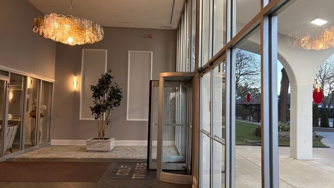 Building Photo - 9001 Golf Rd