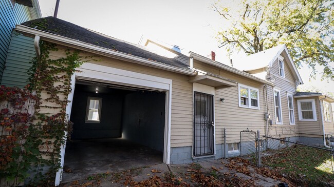 Building Photo - 3 Bedroom House